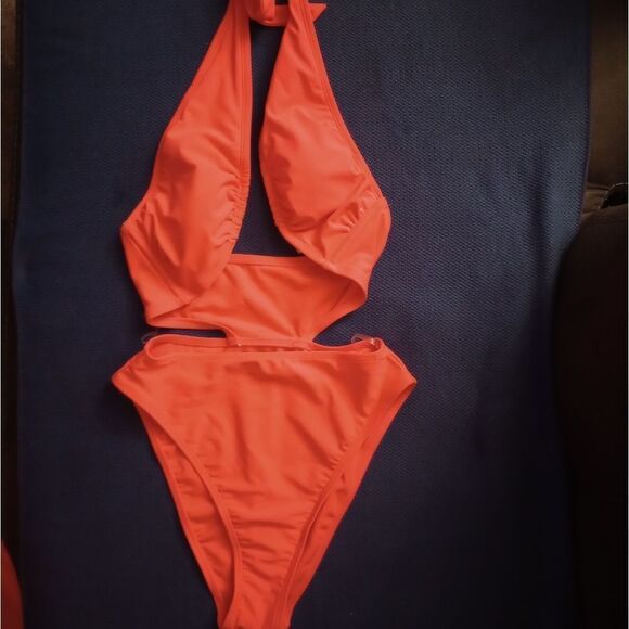 🆕🔥Cross Front Halter One Piece Swimsuit - Picture 7 of 7